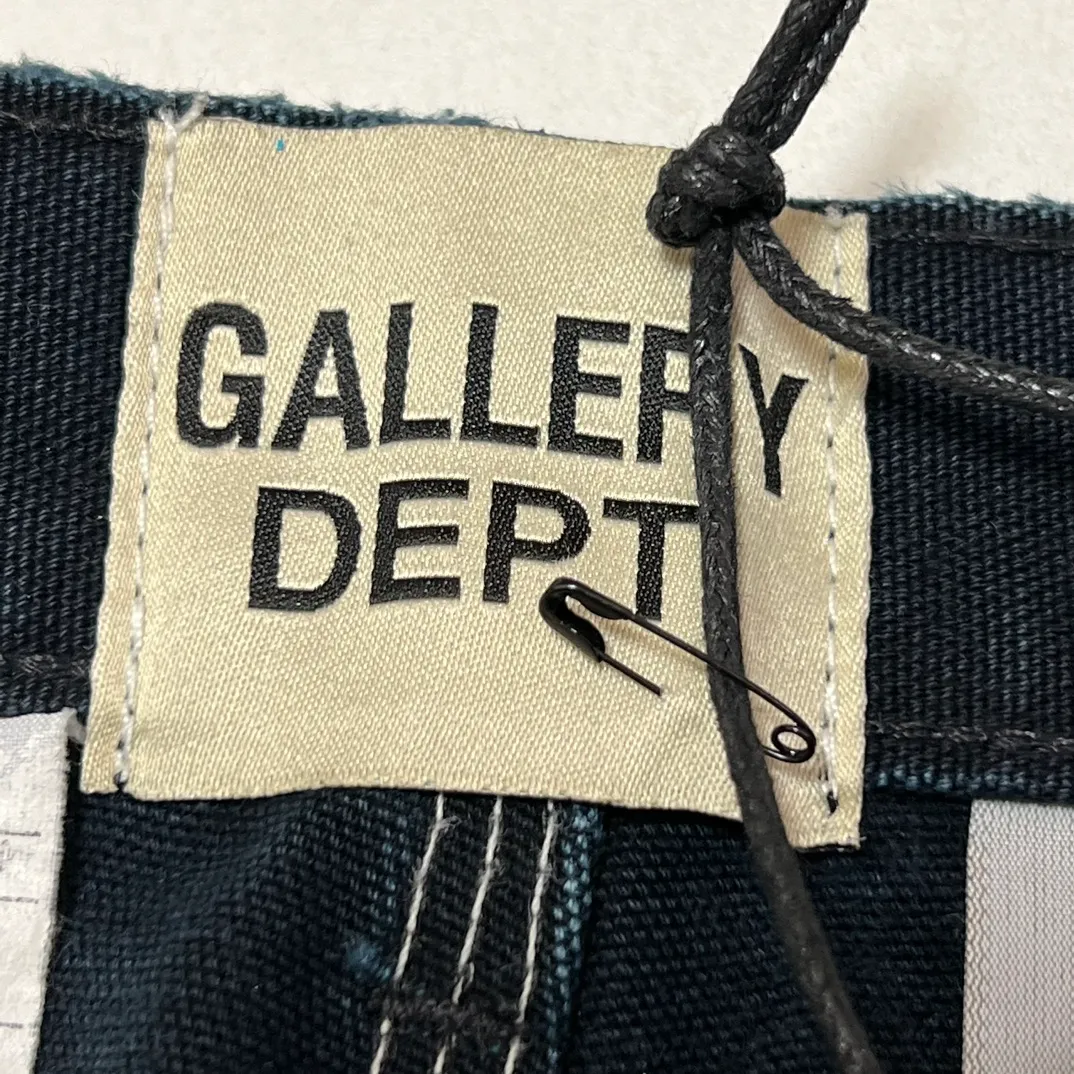 More details GALLERY DEPT. LA FLARE CARPENTER PANTS The first generation of paint-splashed and ink-washed flared logging trousers. Carhartt base plate modified overalls. Blue and black S-XL large-area paint-splashed ink. Full set of original copper hardware. Deconstructed and modified version of Carhartt trousers. Rewashed and distressed. VINTAGE texture is perfect.